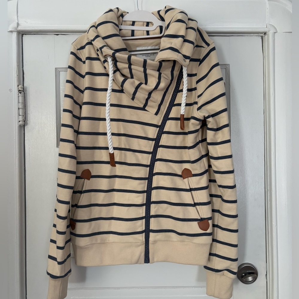 Awesome Wanakome Hestia Cowl Neck Zippered Top. Size M